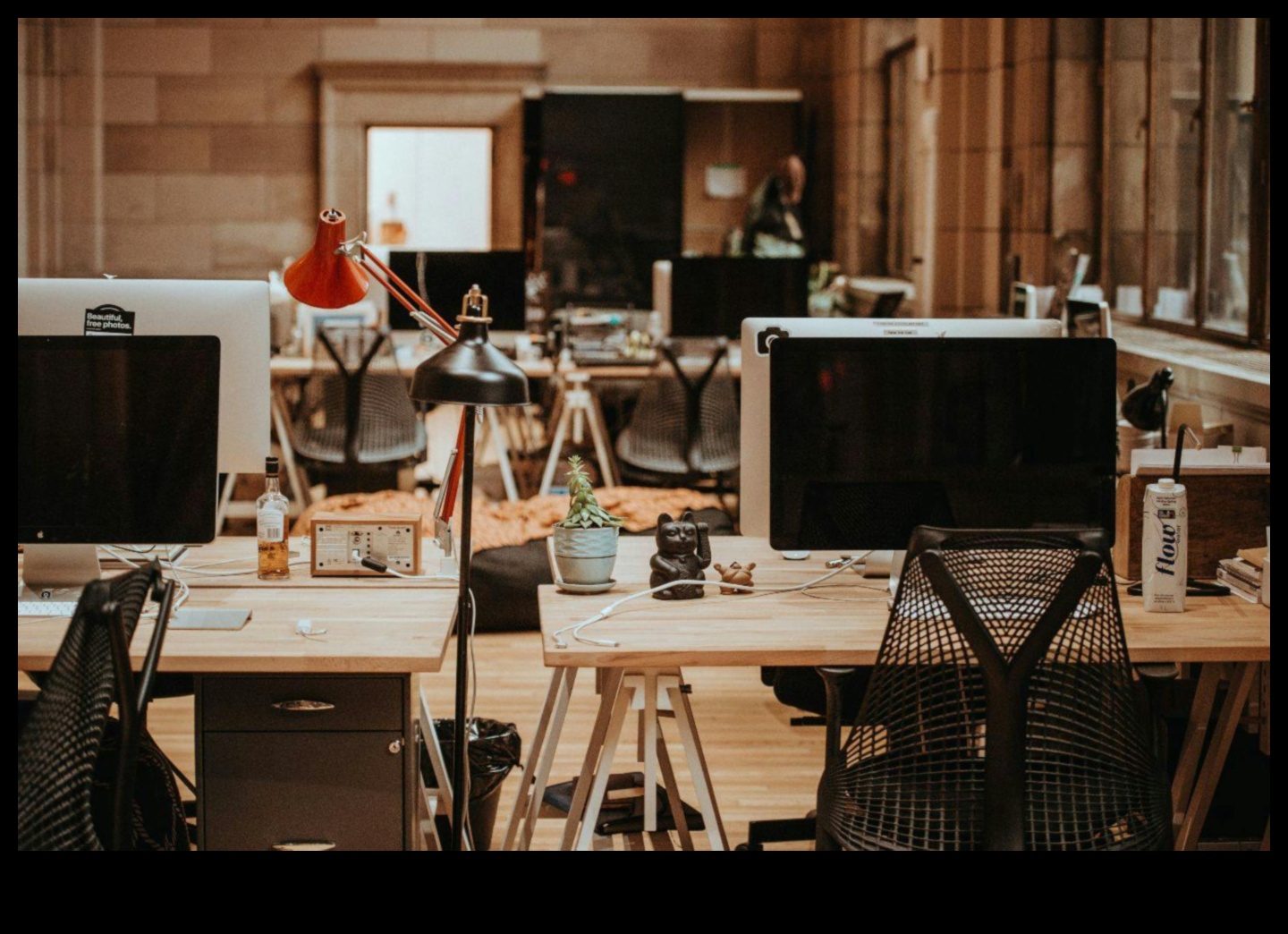 Επαναστατικοί χώροι εργασίας: Έξυπνα ηλεκτρονικά γραφείου που διαμορφώνουν το μέλλον