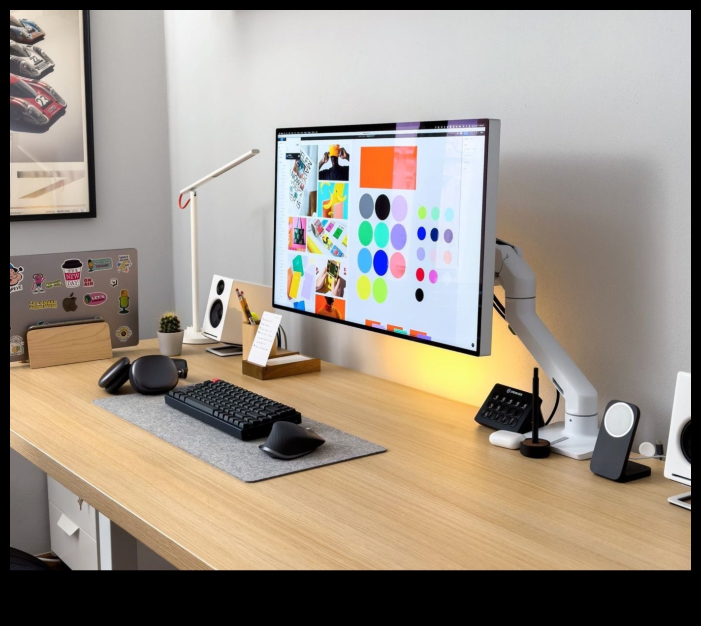 Τεχνικός Μινιμαλισμός: Κομψές οθόνες με καθαρά σχέδια για μοντέρνους χώρους