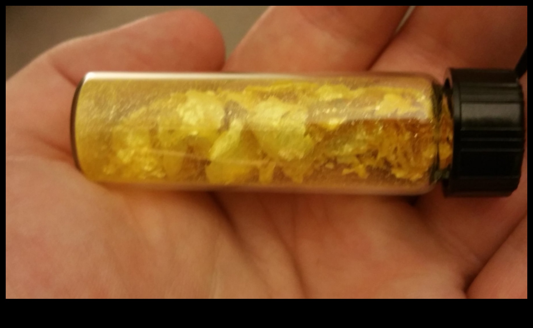 Fashion Alchemy: Μετατρέψτε τα καθημερινά κομμάτια σε μοντέρνο χρυσό