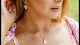 Effortless Glam: Βρείτε το τέλειο κολιέ για να ολοκληρώσετε την εμφάνισή σας