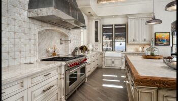 Κομψοί τρόποι χρήσης μαρμάρου στη διακόσμηση της κουζίνας